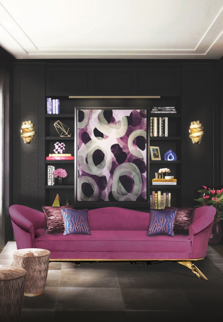idee-deco-salon-colore-eclectique-canape-pourpre-violet-peinture-noire