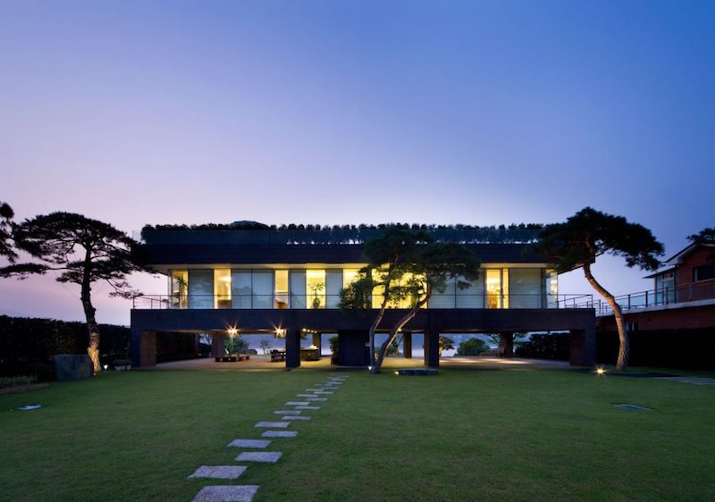  maison sur pilotis de design-moderne-jardin-asiatique-pas-japonais