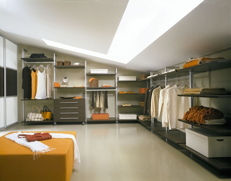 meuble-sous-comble-dressing-mesure-bois-tabouret-orange