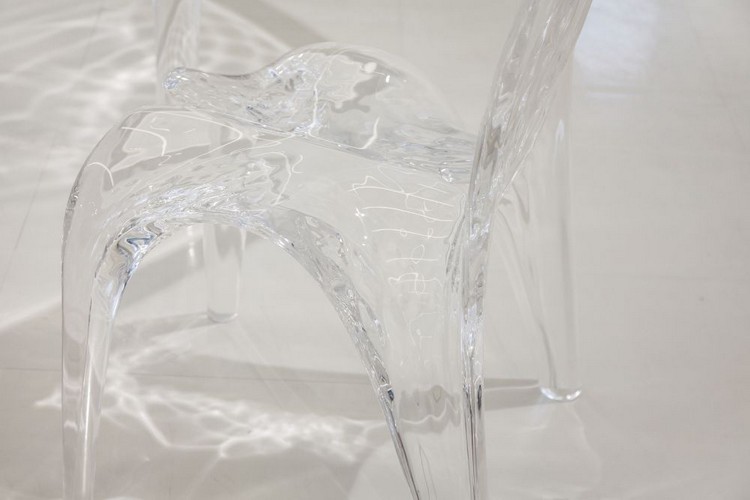 mobilier contemporain zaha-hadid-chaise-acrylique-transparent