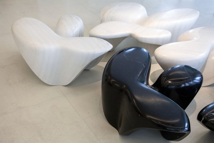 mobilier-contemporain-zaha-hadid-noir-blanc-design-organique