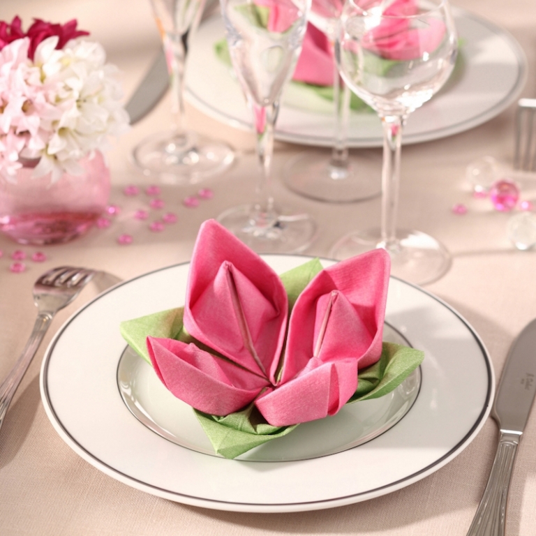 pliages-serviettes-faciles-table-fete-fleur-lotus-feuilles