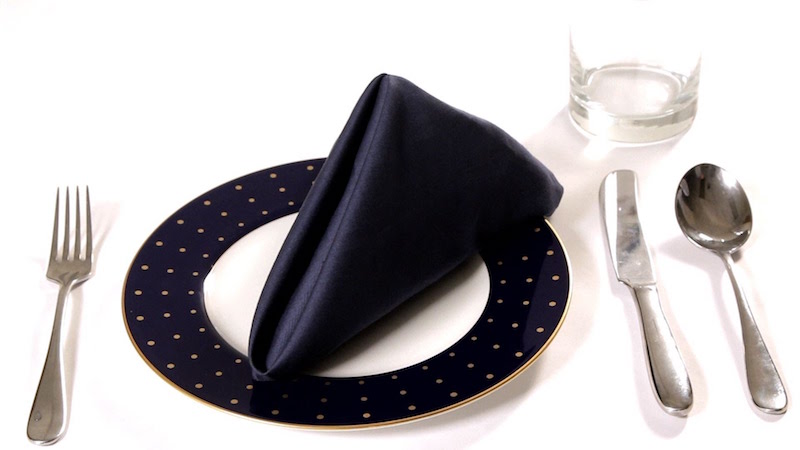 pliages-serviettes-faciles-table-fete-pyramide-simple-elegante