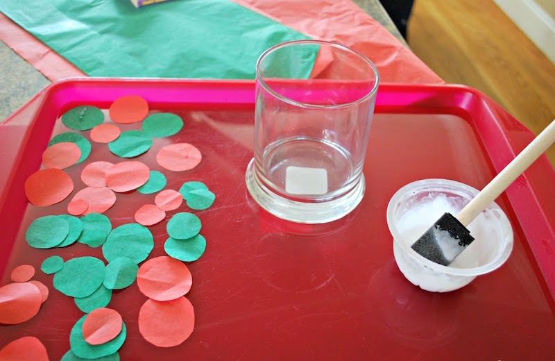 activités manuelles enfants- comment fabriquer un porte-bougie Noël original porte-bougie Noël à faire-soi-meme-enfants-decoupage-serviettes