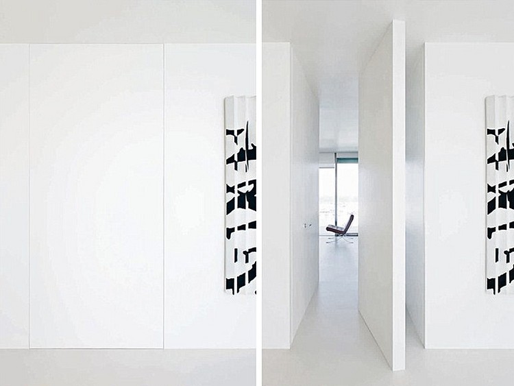 porte-interieure-affleurante-blanche-sol-plafond-design-invisible