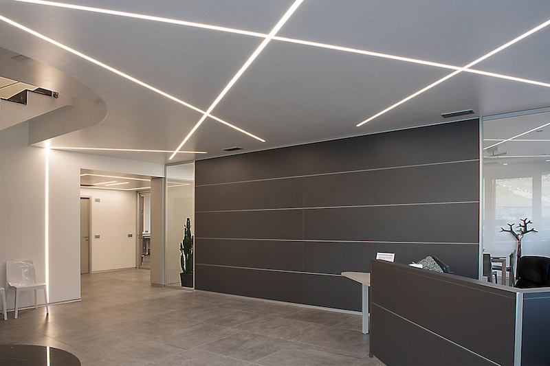 profilé LED encastre-plafond-murs-bureau-conrporatif-bergamo-panzeri