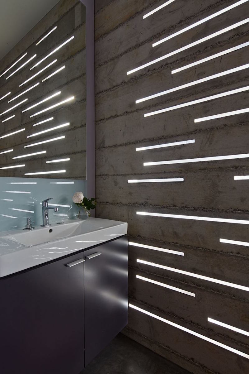 profilés LED intégrés dans un mur-beton-brut-salle-bains-contemporaine-schwartz&architecture profiles-led-integres-mur-beton-brut-salle-bains-contemporaine-schwartzarchitecture