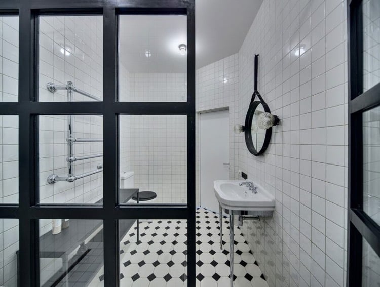 salle-bains-noir-blanc-carrelage-retro