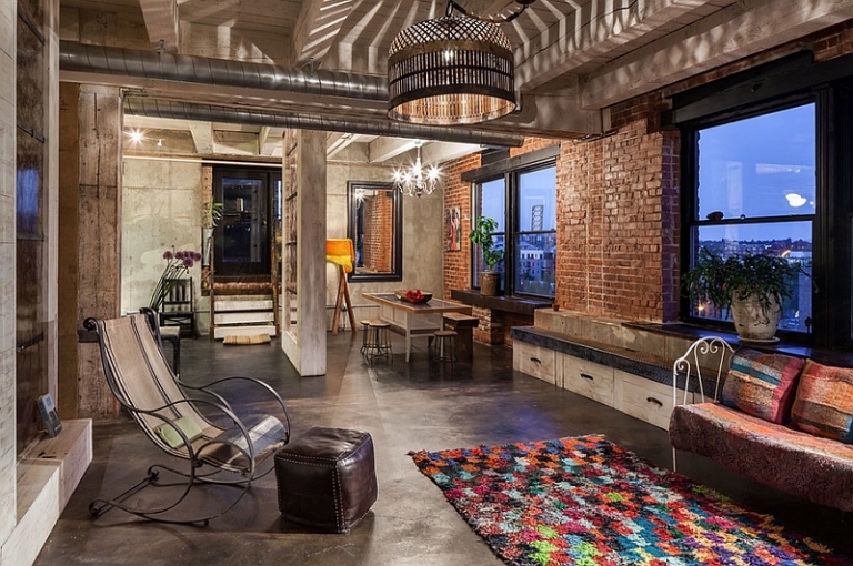salon-moderne-loft-industriel-lustres-marocains-tapis-multicolores