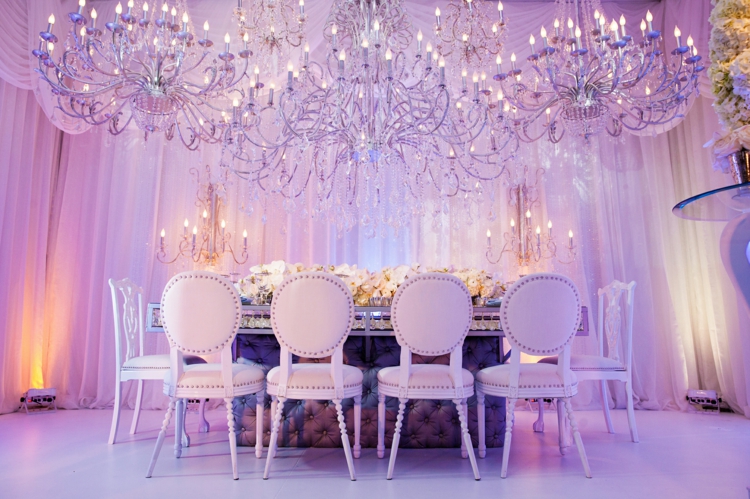 theme-mariage-hibernale-reine-neiges-table-lustre-cristal