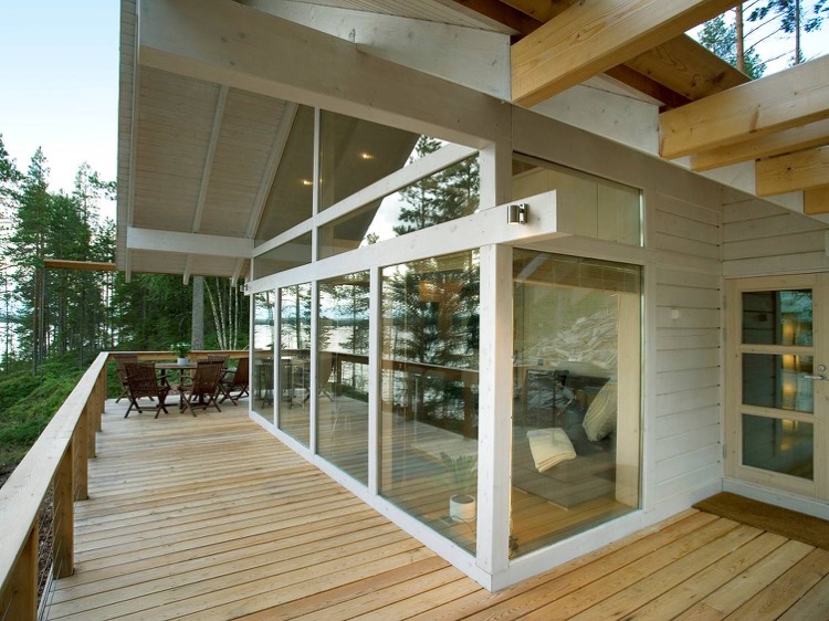 veranda-en-bois-blanche-moderne-terrasse-bois