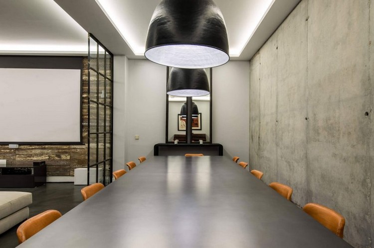 verriere-industrielle-table-rectangulaire-beton-mur-beton-banche