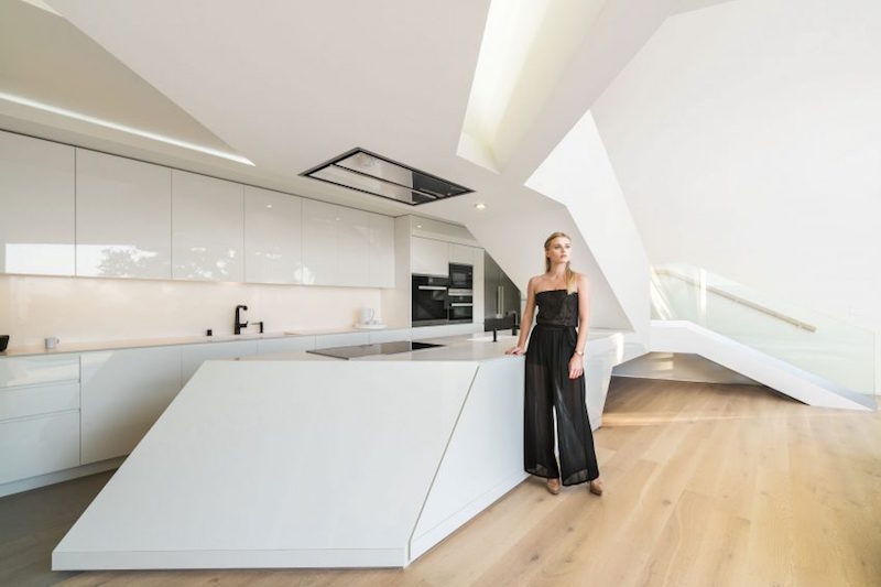 architecture-interieure et déco minimaliste de la cuisine-blanche-ilot-geometrique