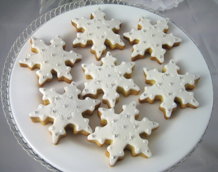 biscuits-personnalises-estampilles-pate-sucre-perles-sucre-flocons-neige