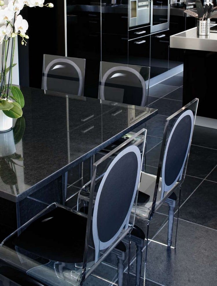 chaises-transparentes-aqua-aitali-table-manger-rectangulaire