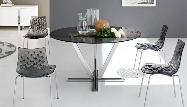 chaises-transparentes-icecalligaris-noir-table-ronde