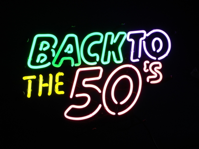 déco année 50 americain-enseigne-neon-autres-icones-fifties