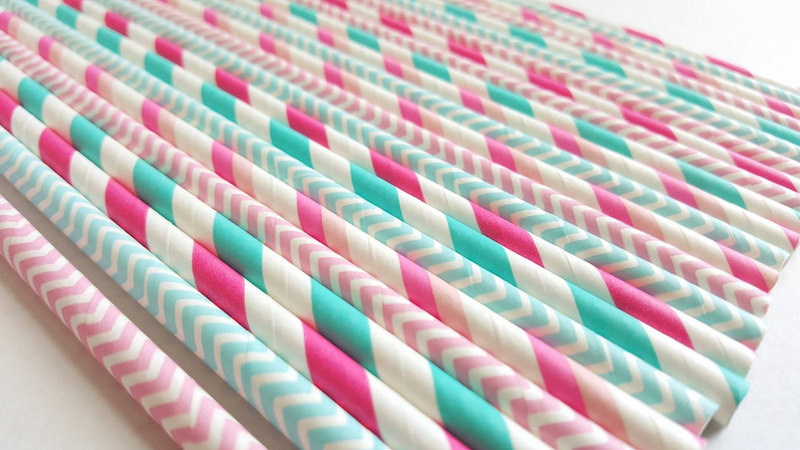 deco-annee-50-fete-theme-style-americain-pailles-rose-turquoise