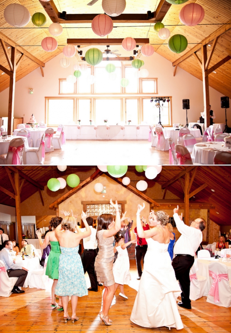 decoration-salle-mariage-rose-vert-blanc-lampions-lanternes-boules