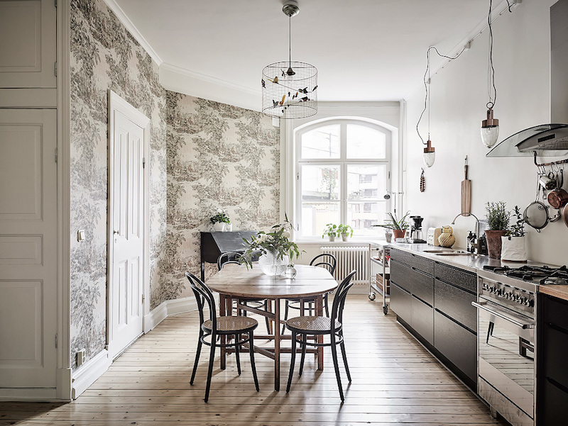 decoration-scandinave-papier-peint-motifs-floraux-gris-salle-manger
