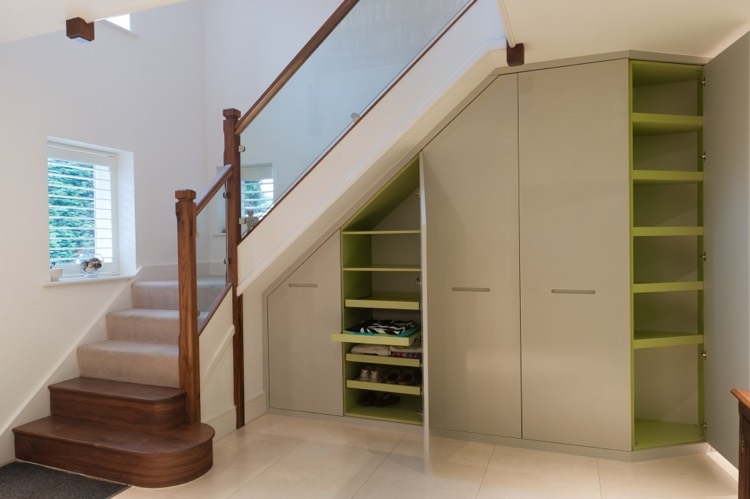 Dressing sous escalier pour exploiter l'espace perdu et les rangements Place Gain Escalier De Créatif