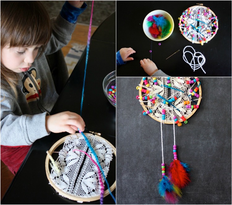 fabriquer-un-attrape-reve-dentelle-perles-decoratives-plumes-idee-bricolage-enfants