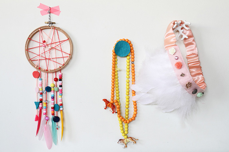 fabriquer-un-attrape-reve-ficelle-rose-perles-plumes-bricolage-enfants