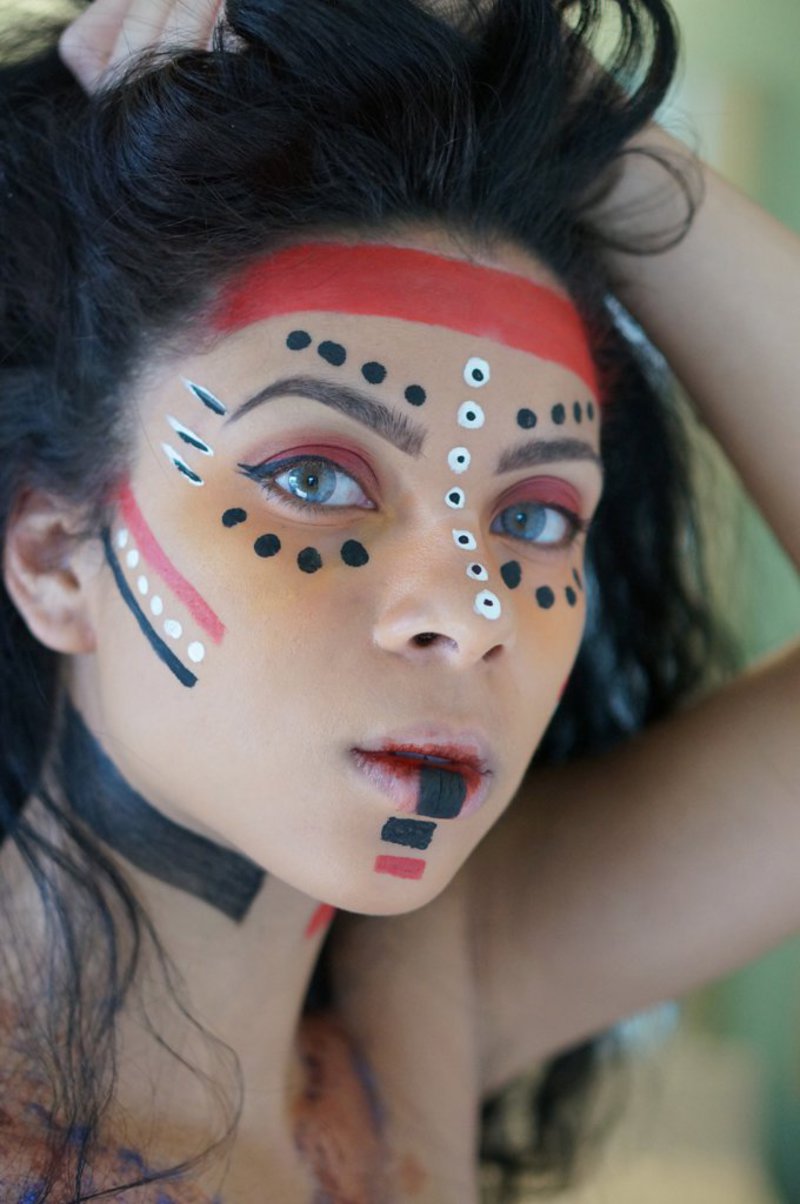 maquillage-indienne-amerique-vraie-peinture-visage-noir-rouge-blanc
