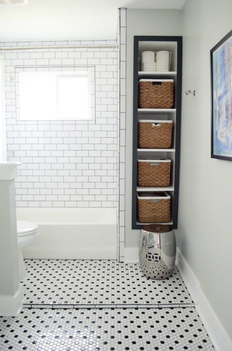 meuble-encastrable-colonne-salle-bain-paniers-mosaique-noir-blanc-carrelage-metro
