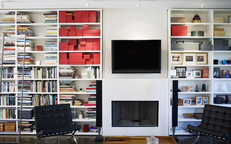 meuble-tv-bibliotheque-etageres-rouge-fauteuil-cuir-noir