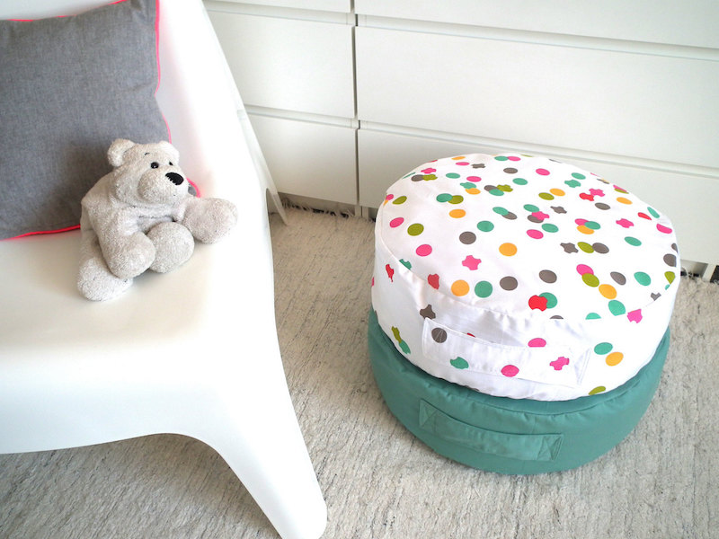 coussins de sol avec poignées que les petits peuvent déplacer pouf-geant-rond-avec-poignee-motifs-uni-chambre-enfant