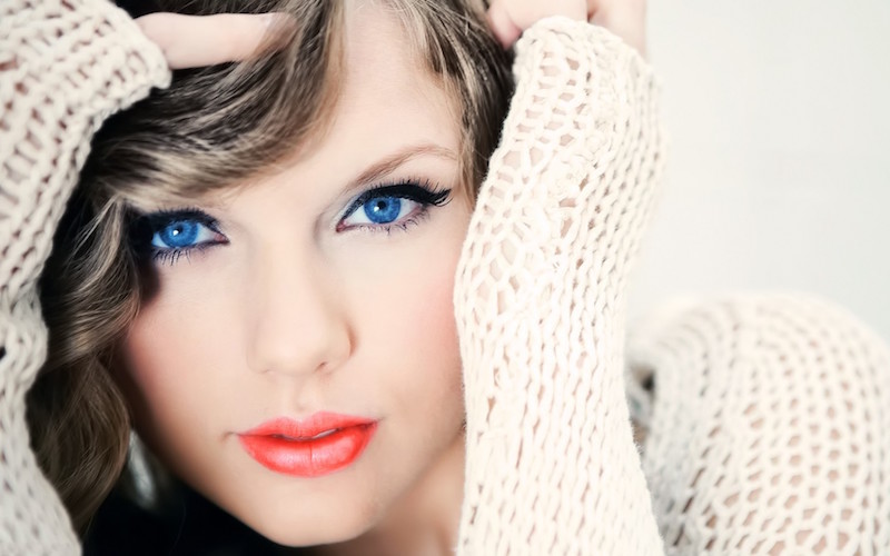 quelle-couleur-cheveux-yeux-bleus-peau-ton-frais-taylor-swift