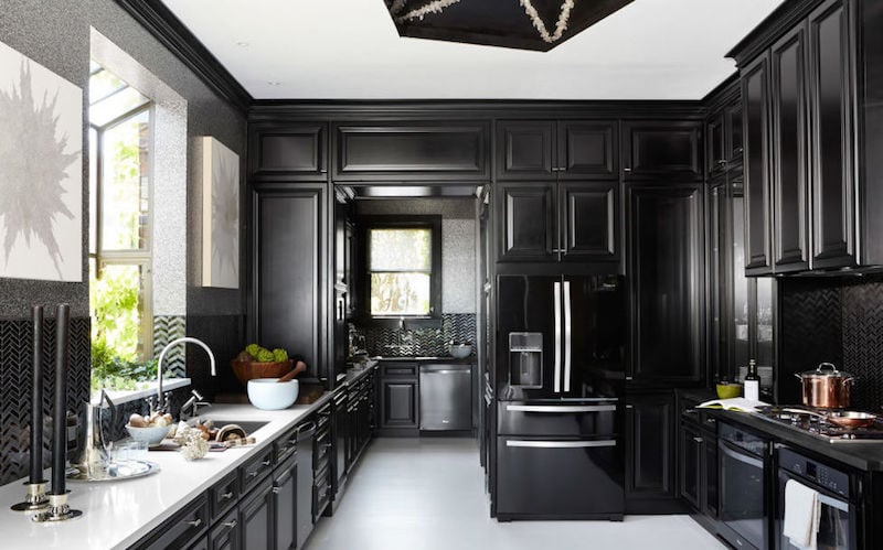 quelle-couleur-pour-cuisine-luxe-armoires-electromenager-noir-plan-blanc