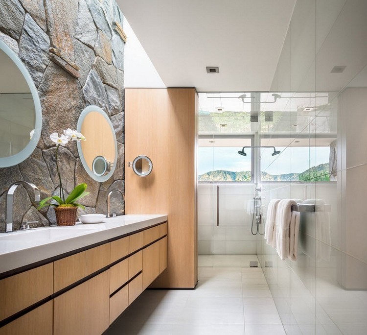 salle-bain-simple-facile-entretien-parement-mural-pierre-naturelle-meuble-rangement-bois