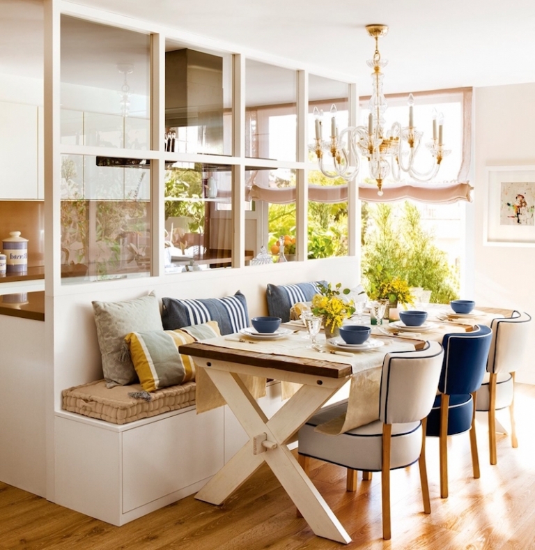 verrière intérieure en bois peint-blanc-entre-coin-repas-cuisine-cottage-chic