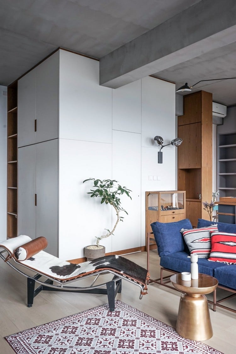 amenagement-petit-appartement-tapis-carreaux-imitation-ciment-plafond-beton