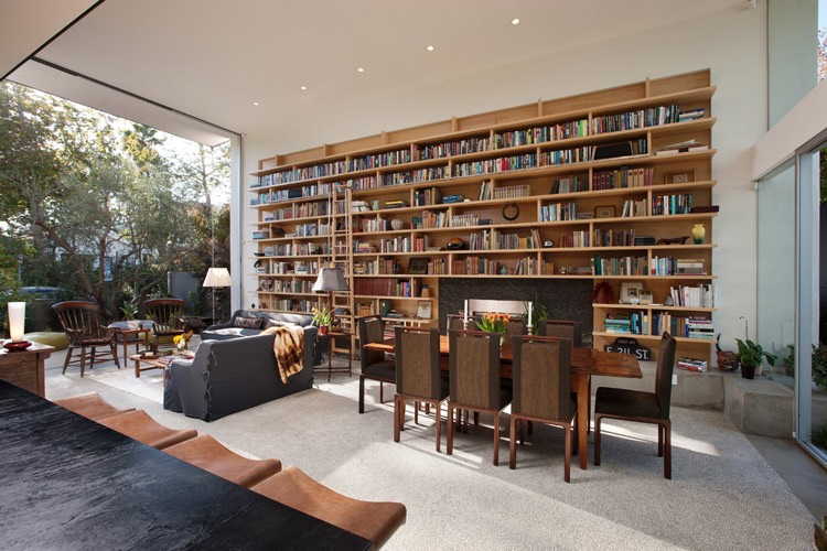 bibliotheque-moderne-grande-bois-cheminee-moderne-amenagement-salle-sejour-coin-repas