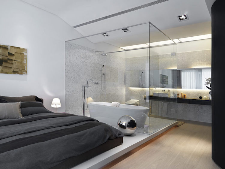 chambre avec salle de bain-baignoire-ilot-miroir-lumineux