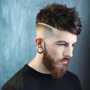 coupe-cheveux-homme-dégradé-trait-hipster-boucles-oreilles