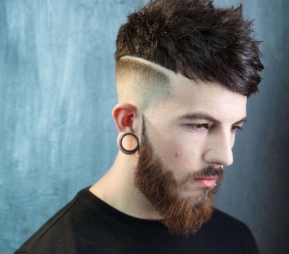 coupe-cheveux-homme-dégradé-trait-hipster-boucles-oreilles