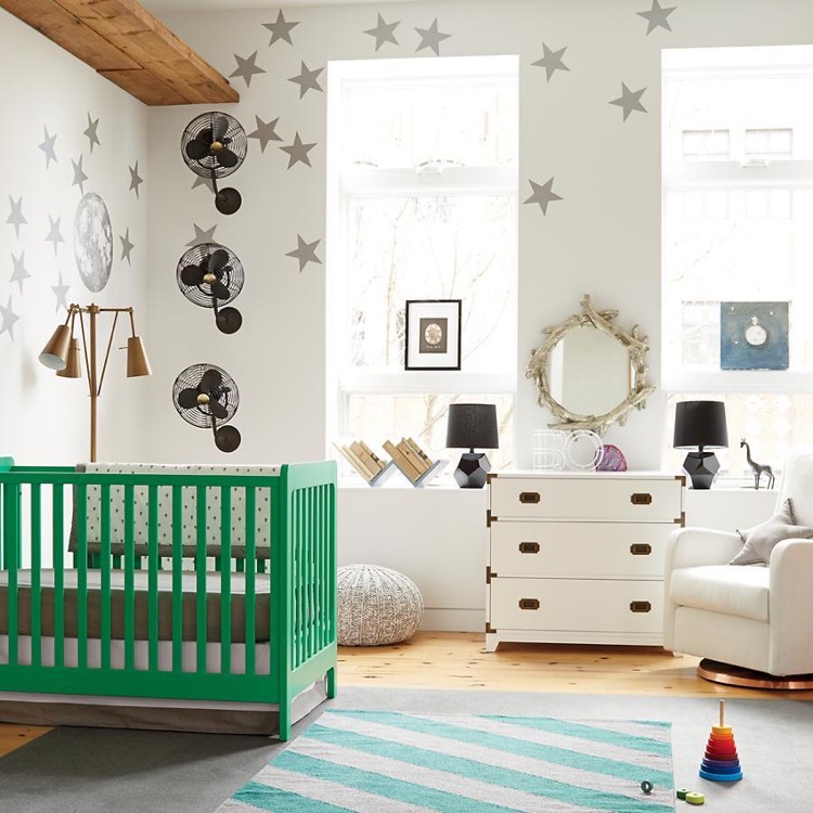decoration-chambre-bebe-sticker-etoile-lit-bebe-vert