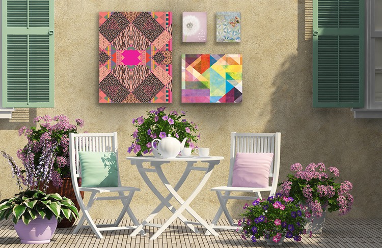 decoration-mur-exterieur-tableaux-abstraits-couleurs-vives-fleurs-pots