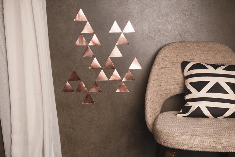 decoration-murale-en-metal-triangles-plaque-cuivre-peinture-marron