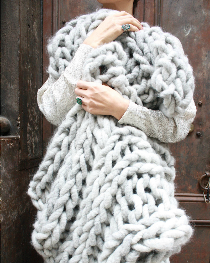 echarpe-plaid-laine couverture tricot xxl-grosse-maille-faire-bras