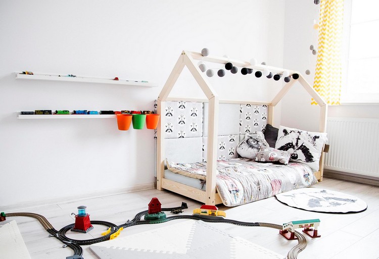 fabriquer un lit cabane bois-clair-idees-deco-chambre-enfant
