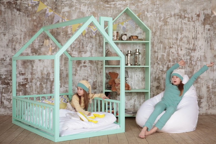 fabriquer un lit cabane style-scandinave-idees-diy-chambre-enfant