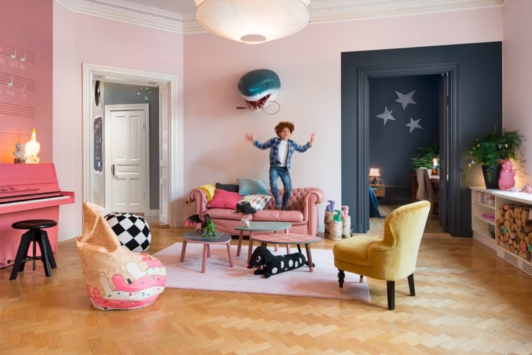idee-deco-peinture-interieur-maison-verticale-rose-pastel-bonbon-gris-graphite