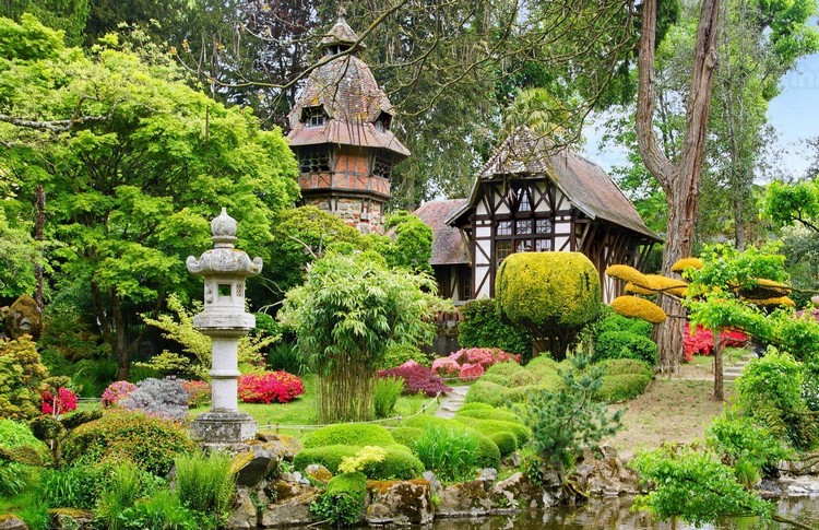 jardins-japonais-idees-parc-oriental-lanterne-pierre