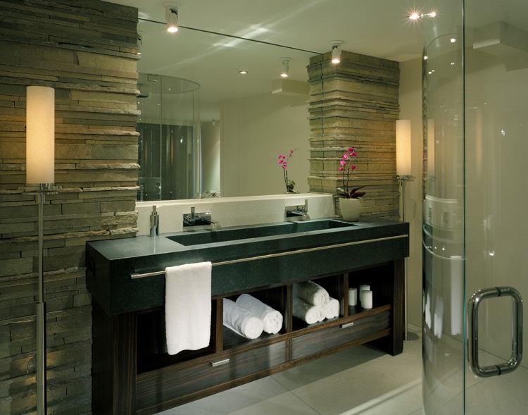 meuble-salle-de-bain-pierre-naturelle-grise-meuble-lavabo-bois-rangements-deco-murale-pierre-naturelle