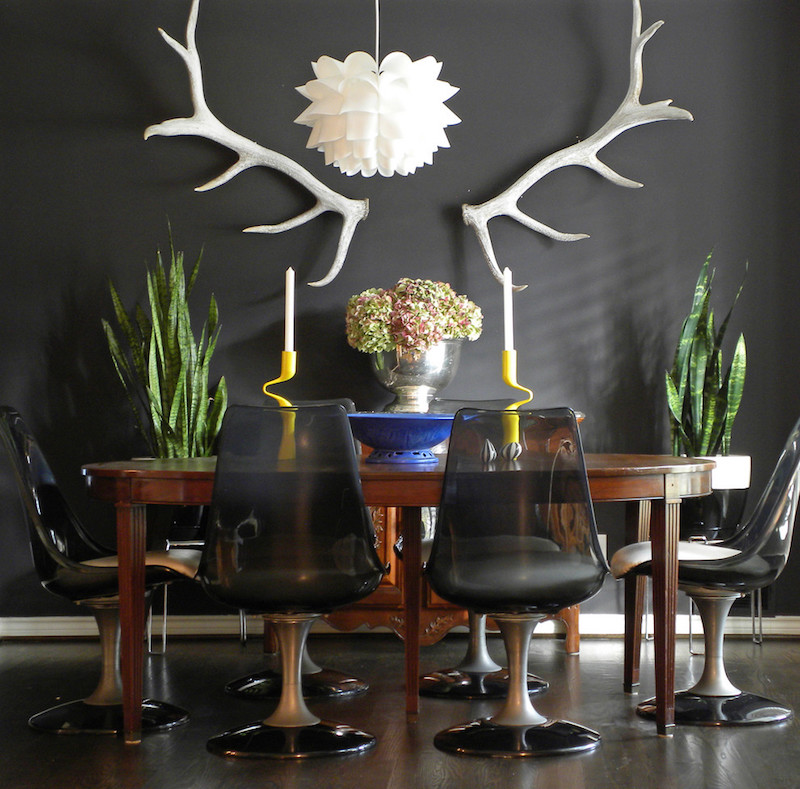 meubles-anciens-table-louis-xvi-chaises-tulipes-contemporaines-salle-manger
